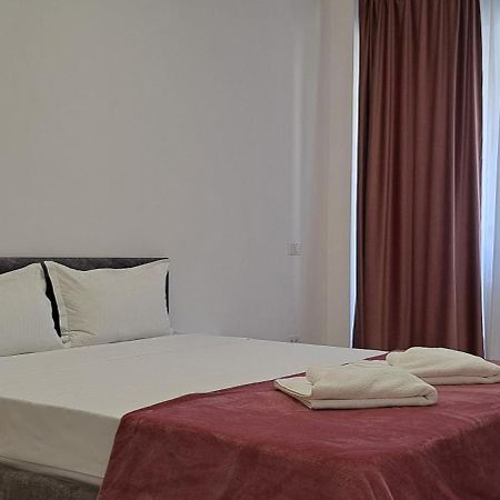 Relax Home Apartment Q Iasi Bagian luar foto