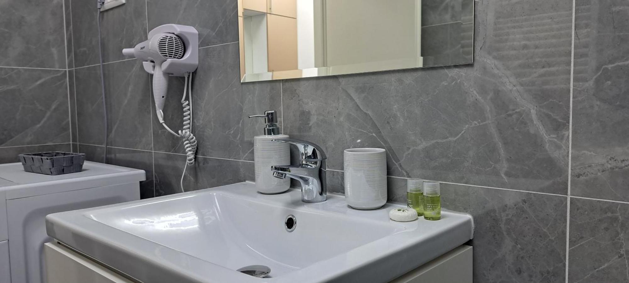 Relax Home Apartment Q Iasi Bagian luar foto